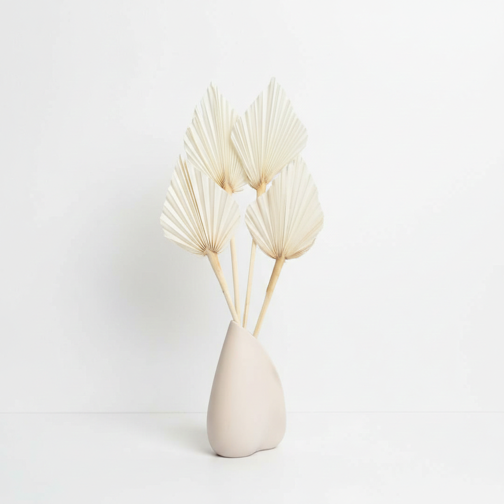 Sušený palmový list Palm Spear v bílé barvě – elegantní exotická dekorace do vázy, kytic a aranžmá